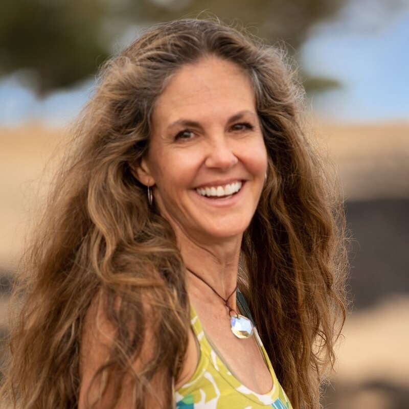 Jenni, a wellness practitioner in San Miguel De Allende, offering traditional acupuncture, microneedling, gua sha, cupping, moxibustion, red light therapy, and integrative skin and energy treatments through EnForma.