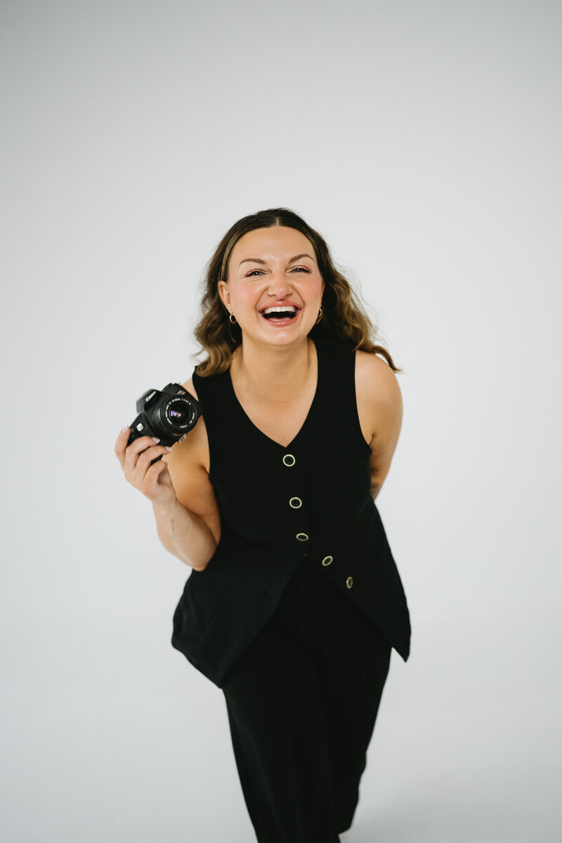 Creative force behind the lens—storytelling with elegance, emotion, and just the right dose of sparkle.