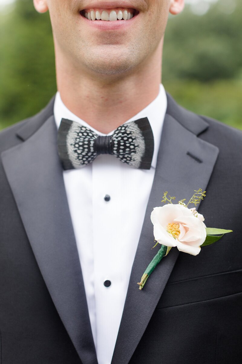 5_groom-wears-brackish-bow-tie_feather_charleston_1147