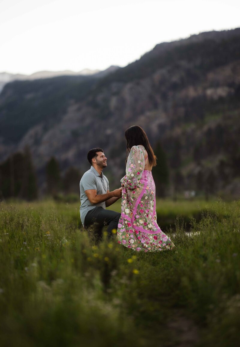 A surprise proposal in Colorado at the Rocky Mountain National Park at moraine park