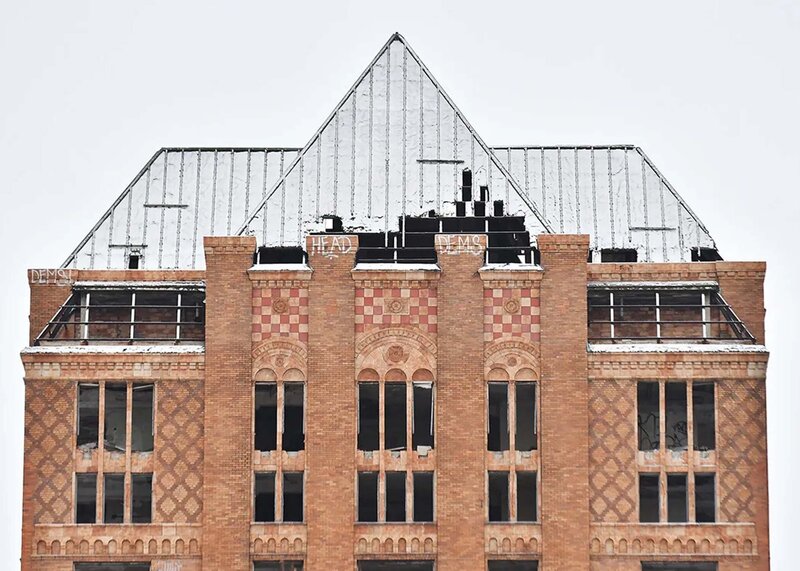 Lee Plaza Entrance and Facade_1