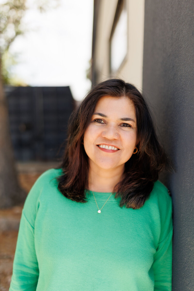 polly-banerjee-wearing-greem-shirt