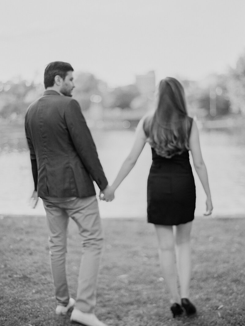 Engagement session in Boston Public Gardens