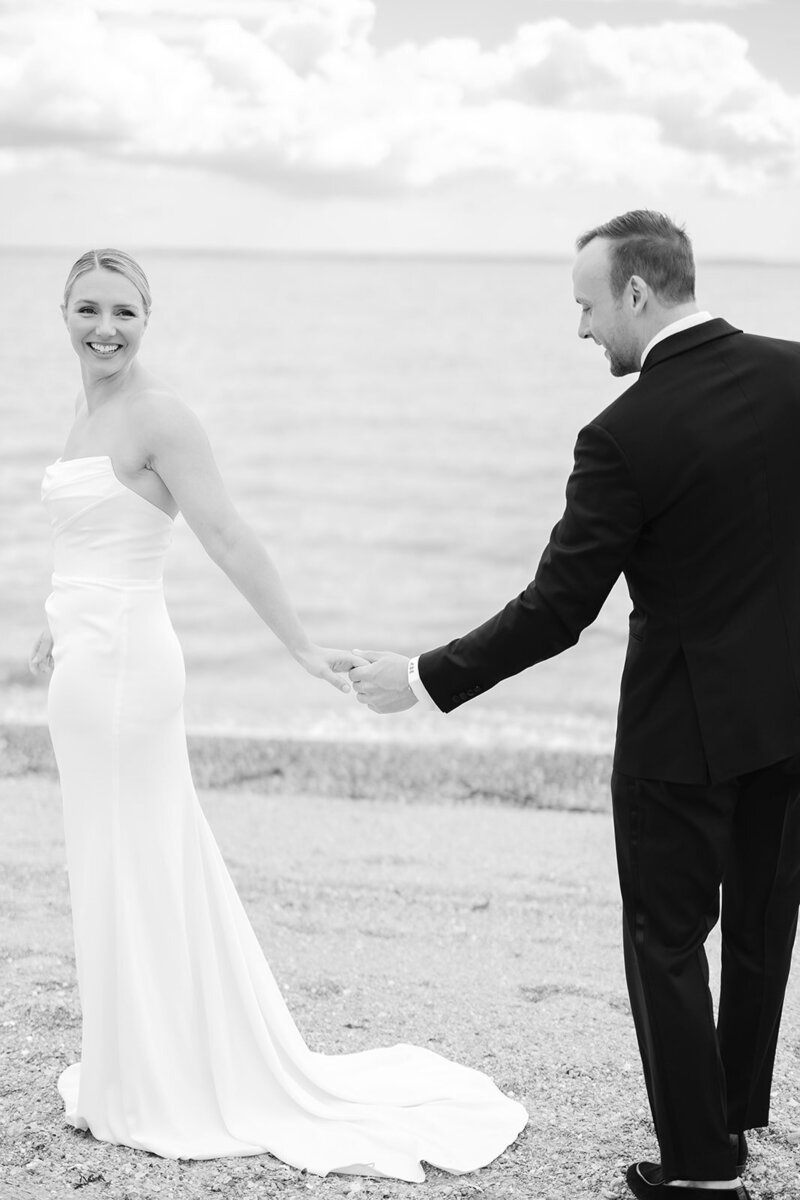 connecticut-coastal-wedding-first-look