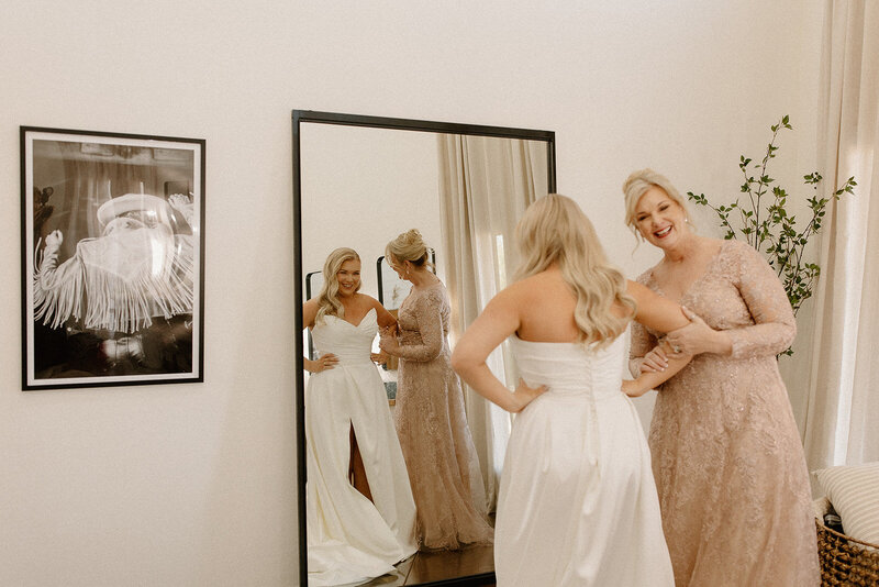 kelsey-kohl-wedding-preview-taylorraephotofilm-17