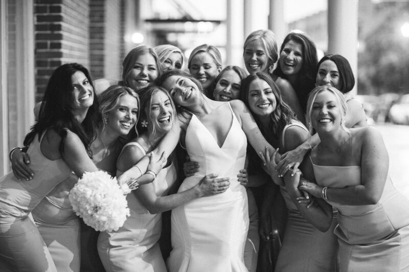 bride-with-wedding-party-charleston-752