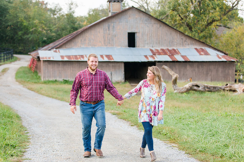 Engagement-Session-Farm-Barn-Louisville-Kentucky-Photo-by-Uniquely-His-Photography048