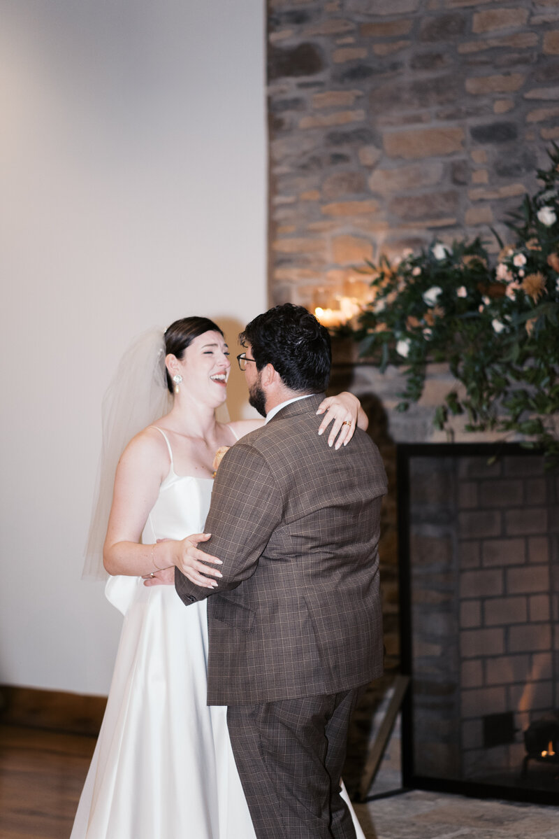 sarah-elizabeth-studio-ohio-wedding-photographer-the-landing-cummins-wedding-friday-first-dances-26