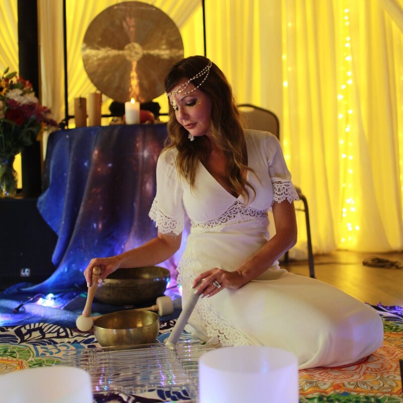 dana haines faciliating a healing soundbath with crystal bowls for her womens wellness retreat called soul retreat