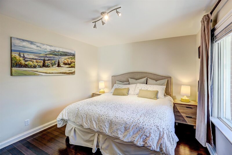 19-FirstBedroom-2