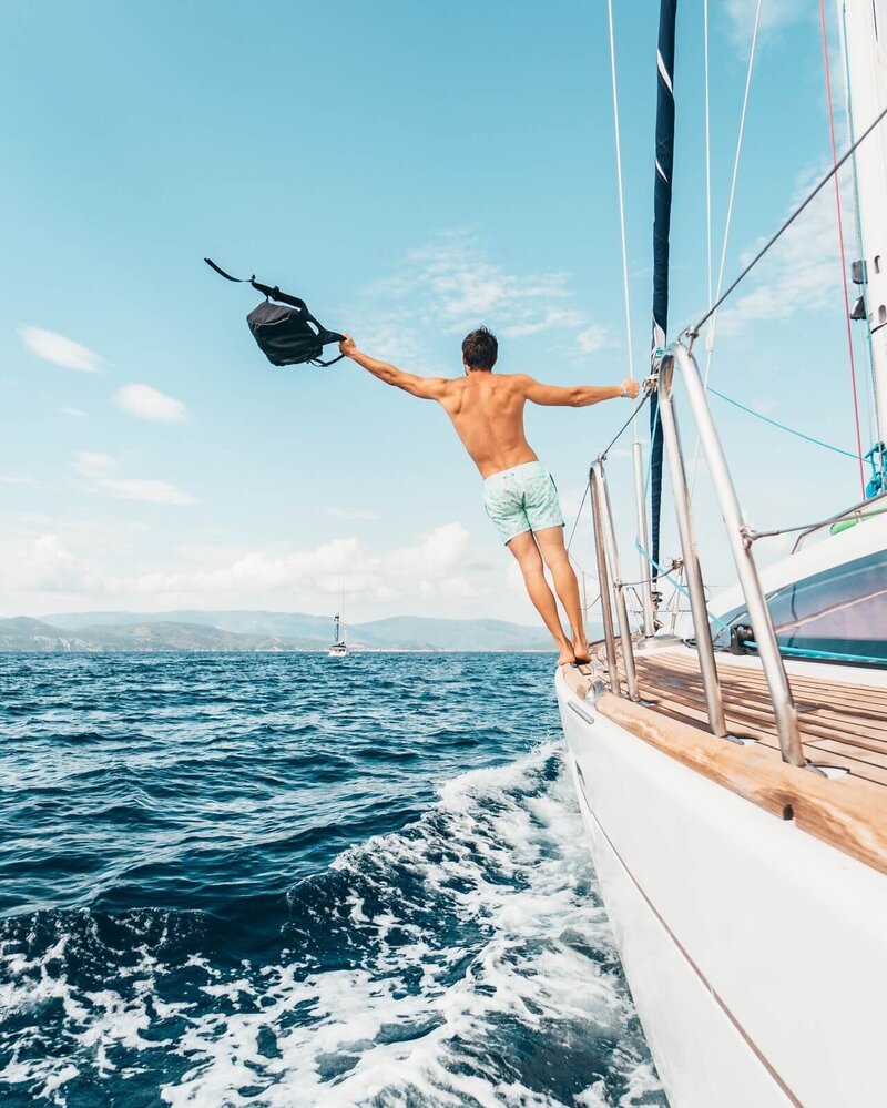 Man enjoying sun and jacht