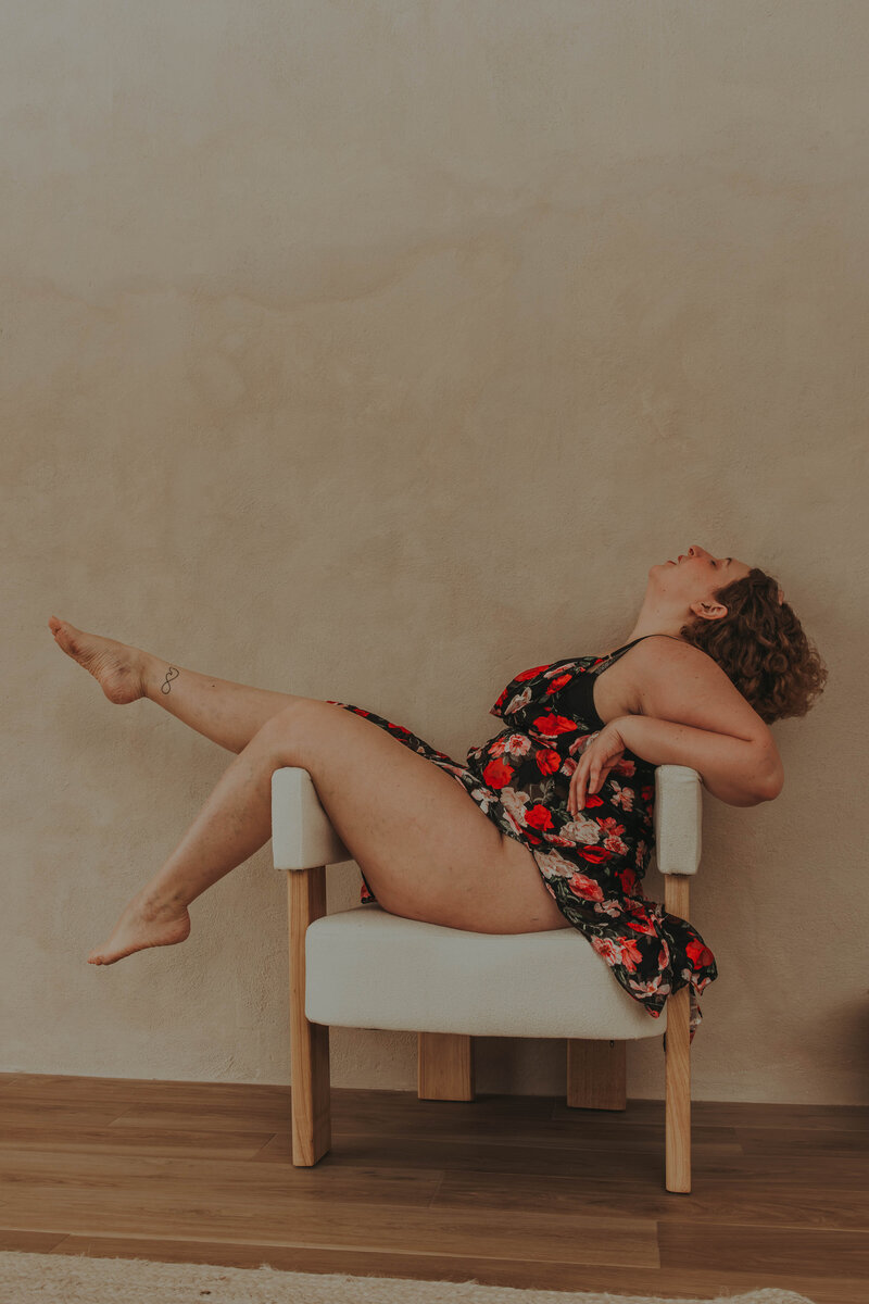 Plus-Size-Boudoir-Poses-18