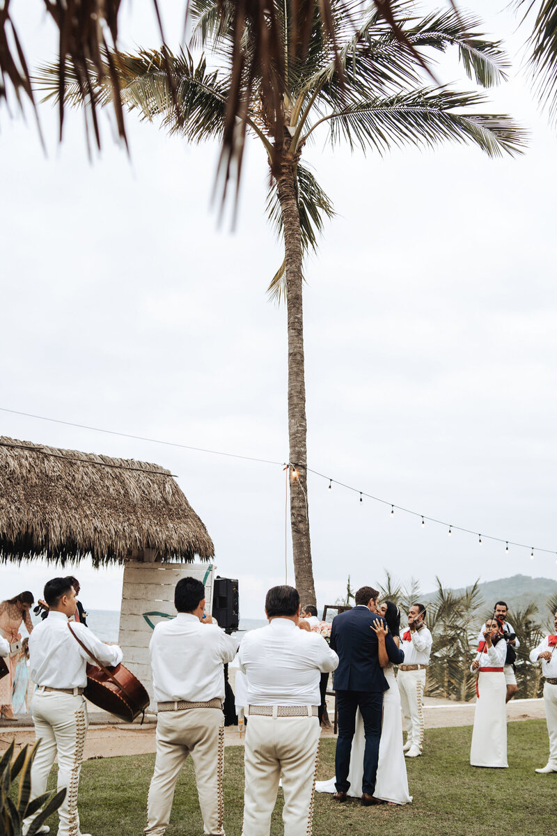 Caitlin-Grace-Aspen-Wedding-Photographer-Destination-Wedding-Photographer-Maui-Photos--Wedding-045