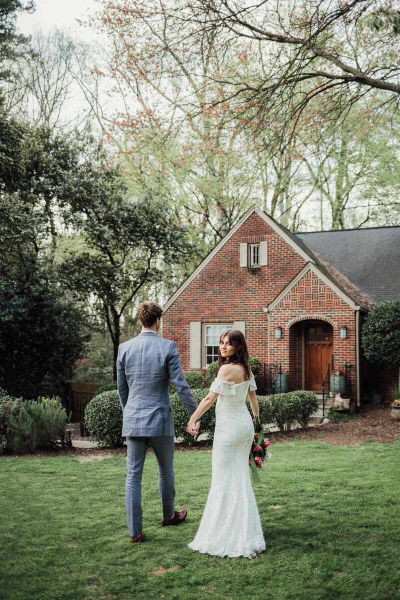 Christine Quarte Photography - Wedding couple editorial microwedding backyard