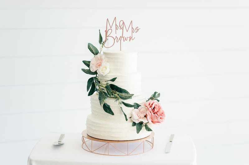 Tin Roof Wedding Venue Lacombe, Alberta - Wedding Cake Photos