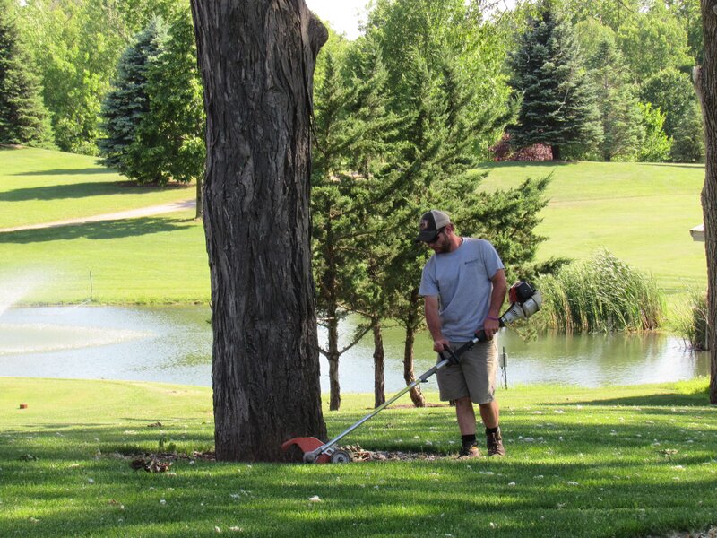 Cedar-Rapids-lawn-maintenance-services-Supreme-Green-IMG_0436