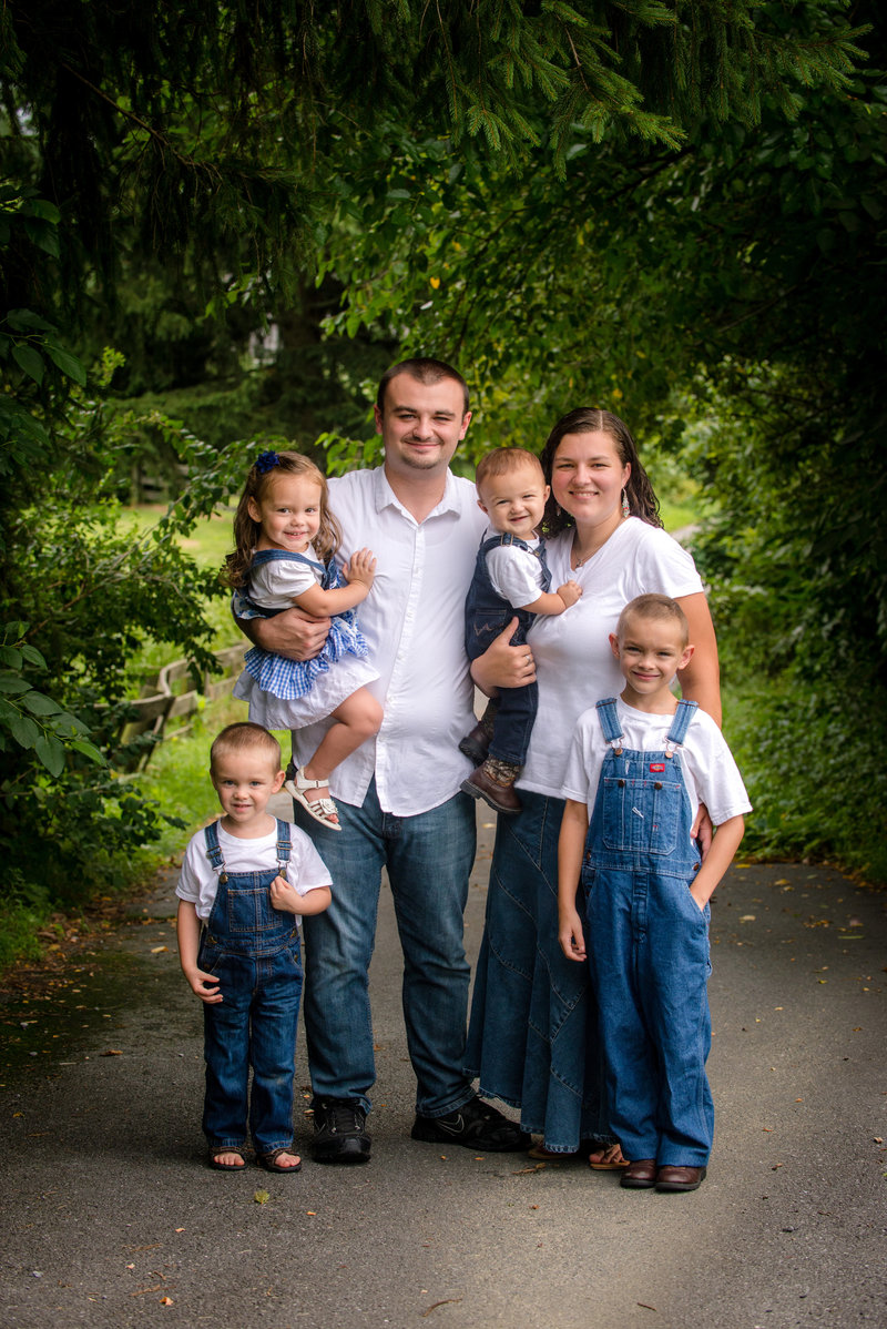 JandDstudio-outdoor-harrisburg-rustic-oneyearold-boy-family (4)