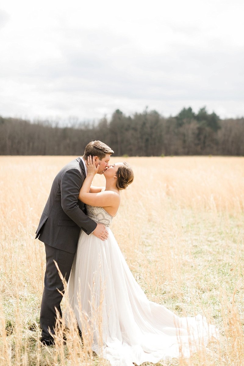 Indiana_The_Wilds_Wedding_Event_Venue_Blue_White_Wedding_Ideas_Boho_Chic_Weddings_14