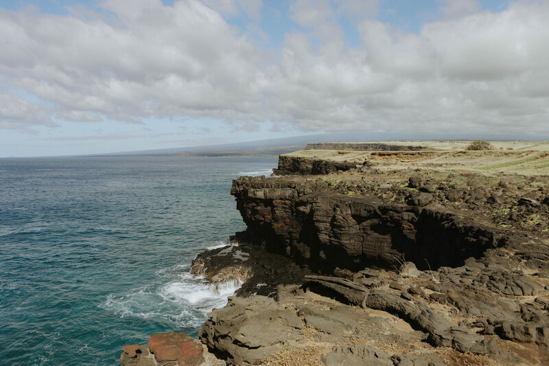 destination elopement photography  in hawaii at lookout point