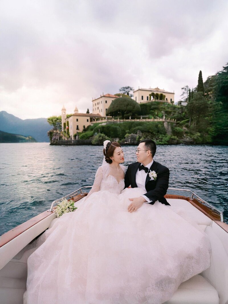 Boat photoshoot during a Grand Hotel Tremezzo wedding, by luxury destination wedding photographer Andreas K. Georgiou  