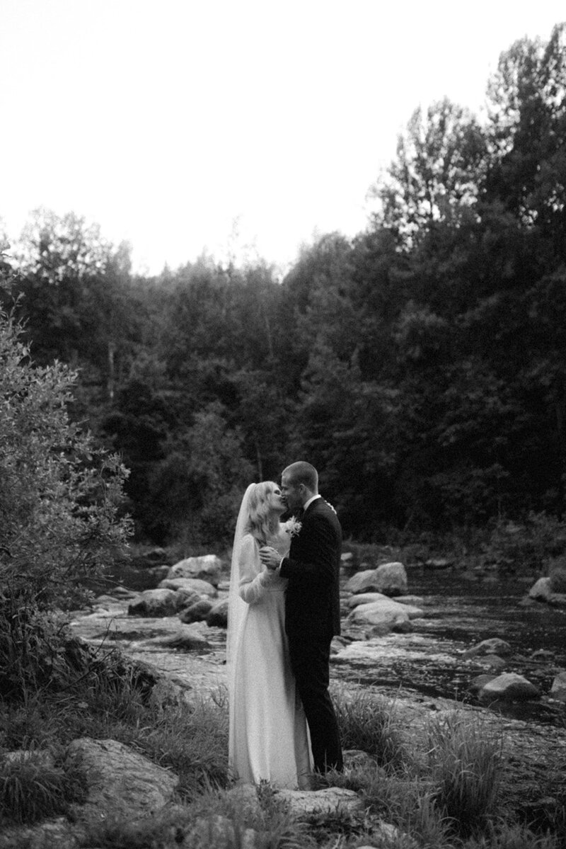 Wedding photo of an Intimate and romantic wedding  photography session in Porvoo by photographer Hannika Gabrielsson