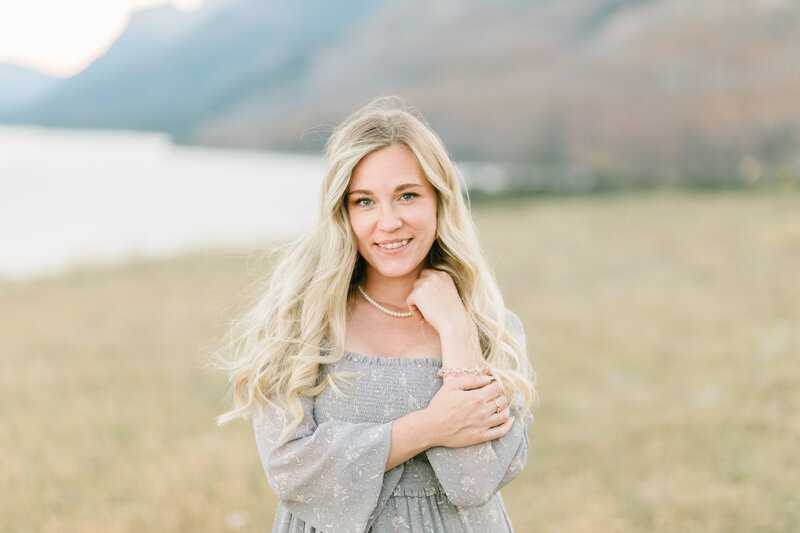 Realtor Tamara with the picturesque mountains of Crowsnest Pass