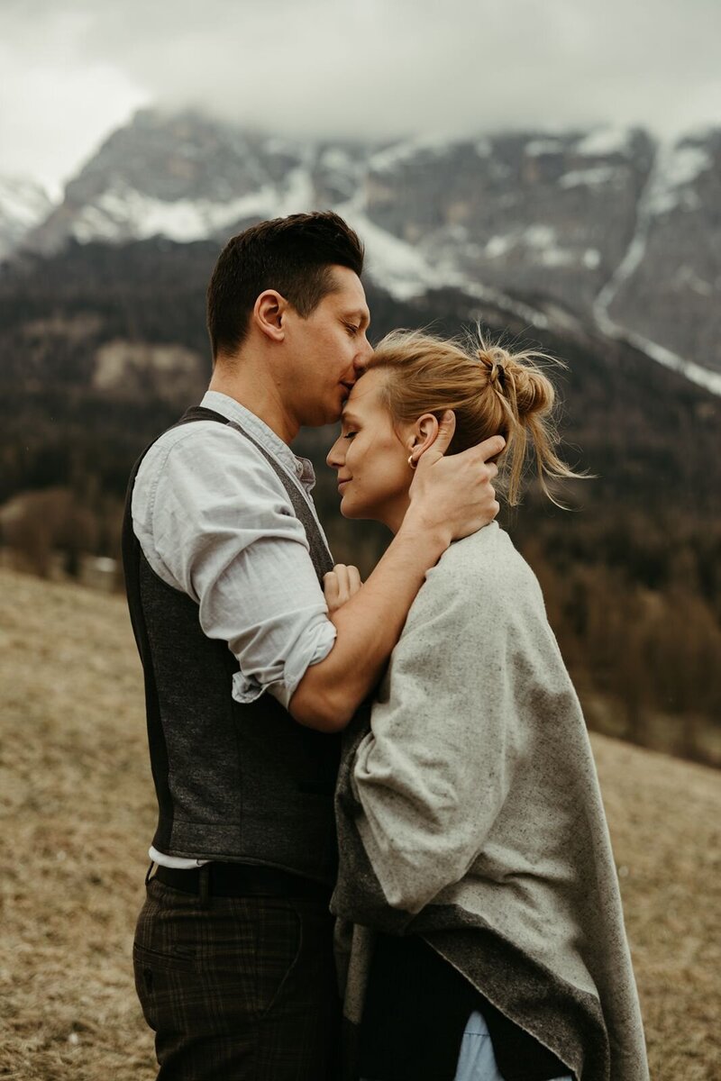 Get framed photography Loveshoot couple Europe mountains