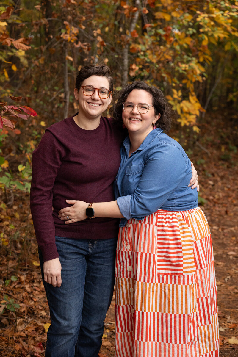 LightCreative_202411_MelissaLindsey_RaleighFallMiniSession_HistoricYatesMillCountyPark_RaleighFamilyPhotographer_008_blog