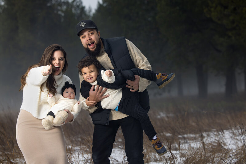 family-winter-coeur-dalene-portrait-stylish