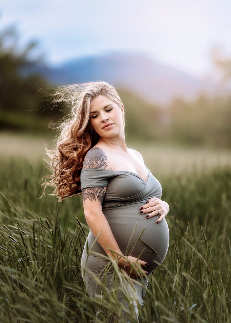 outdoor-maternity-photos-denver-min