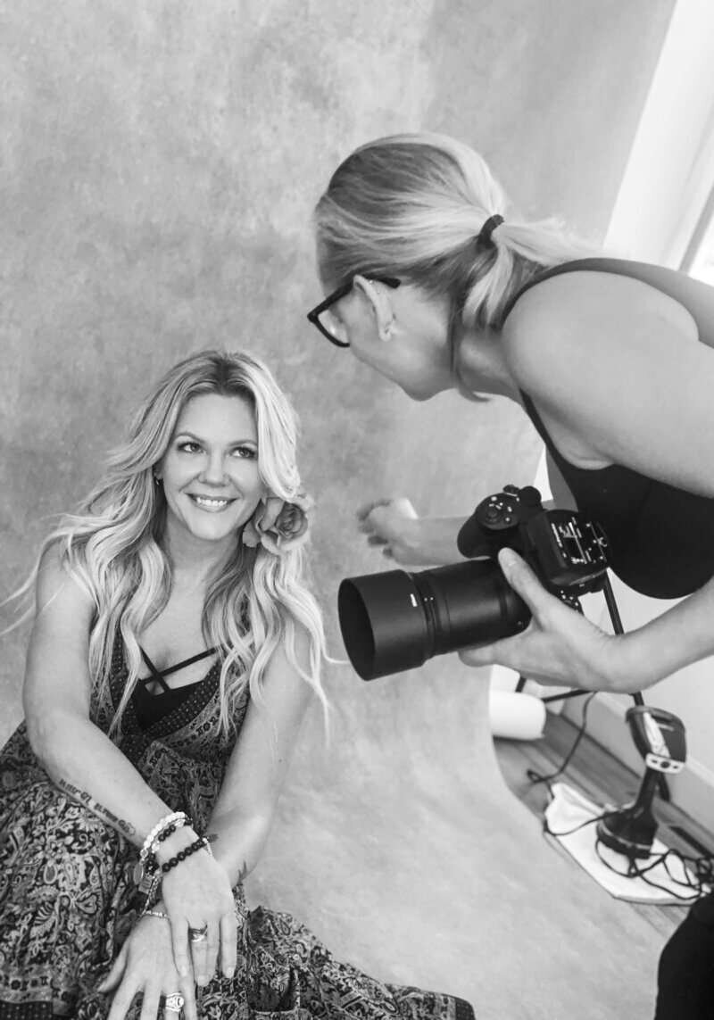Behind-the-scenes from a transformative women portrait session. 