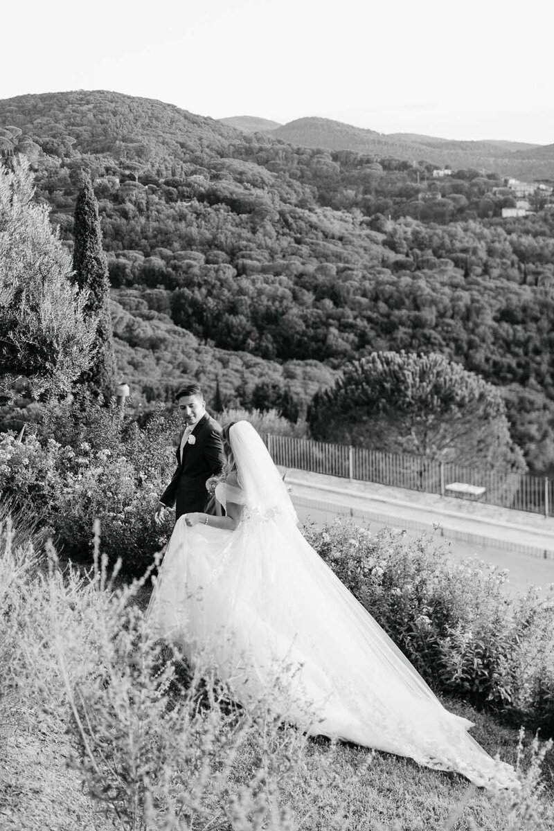 Black and white portrait in Tuscany bride and groom