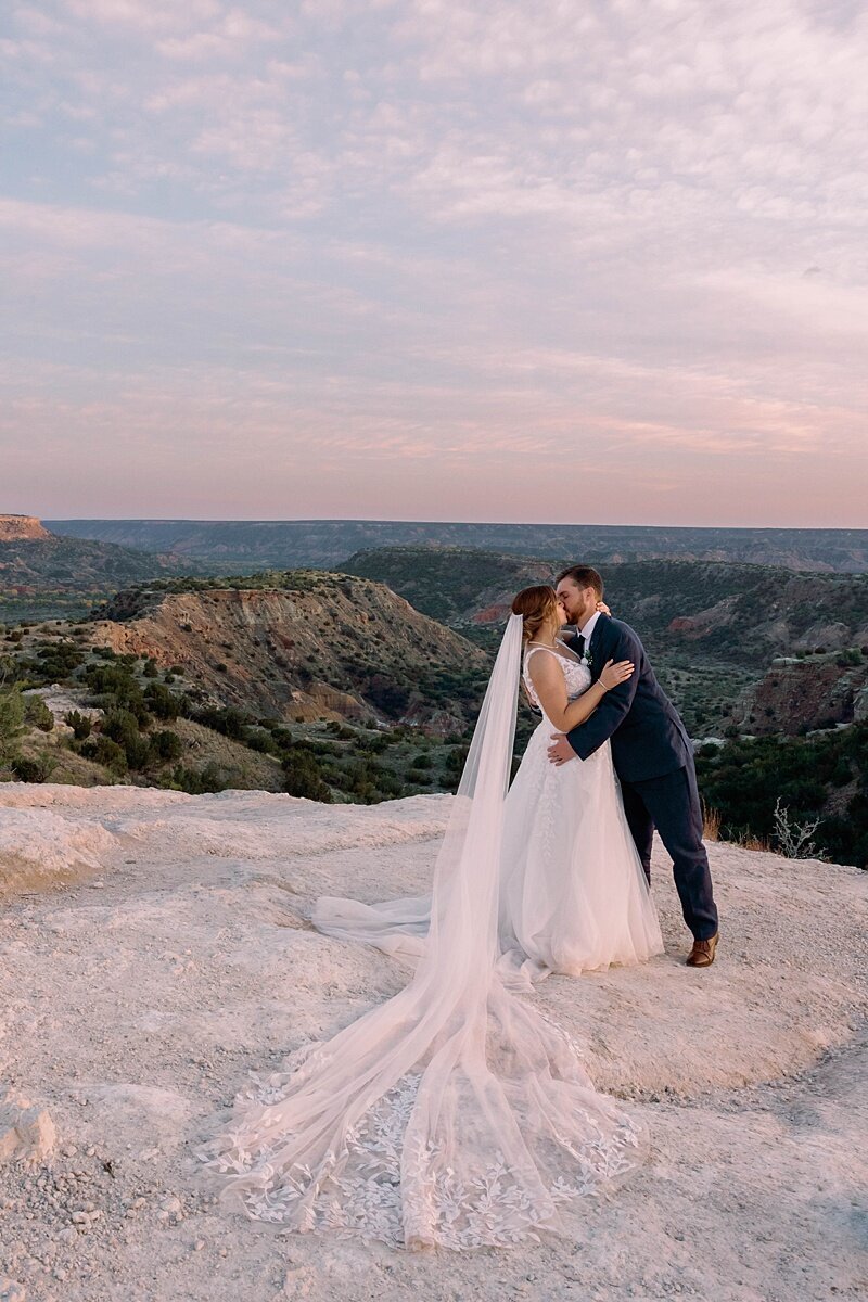 palo-duro-canyon-texas-destination-wedding-photographer-romantic-outdoor-wedding-at-palo-duro-canyon