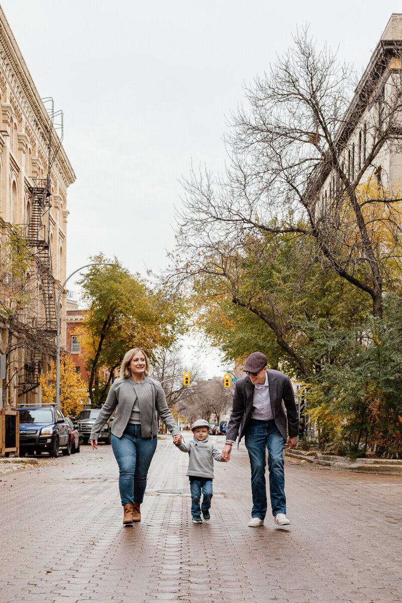 Candid family photos walking in the Exchange District in Winnipeg 