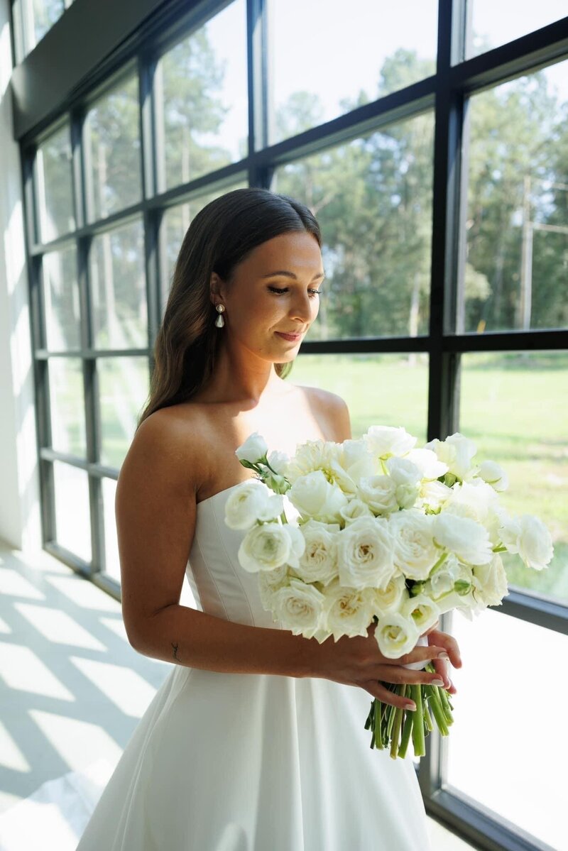 Top Houston makeup artist delivering flawless bridal hair and makeup services for Houston weddings and empowering every Houston bride-to-be in Houston, TX.