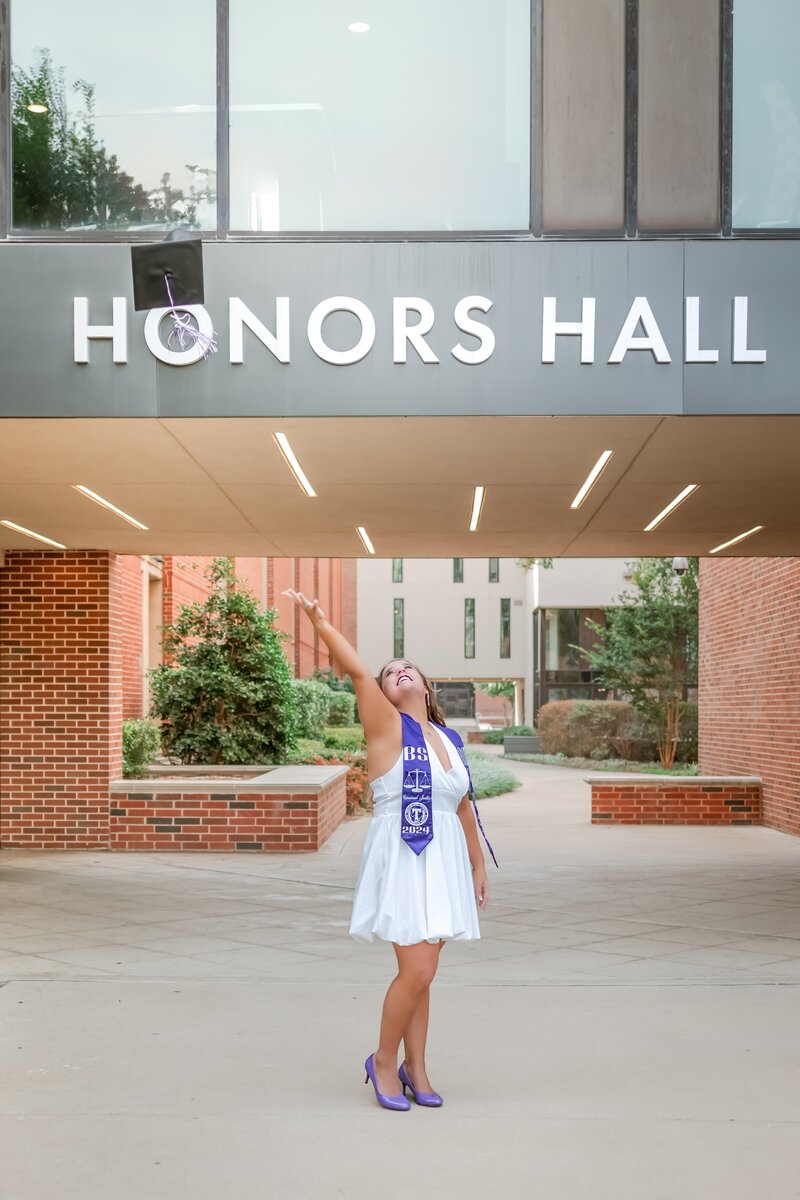 Austin-San Antonio Graduate Photographer-Tarleton-Honors Hall-Cap throw