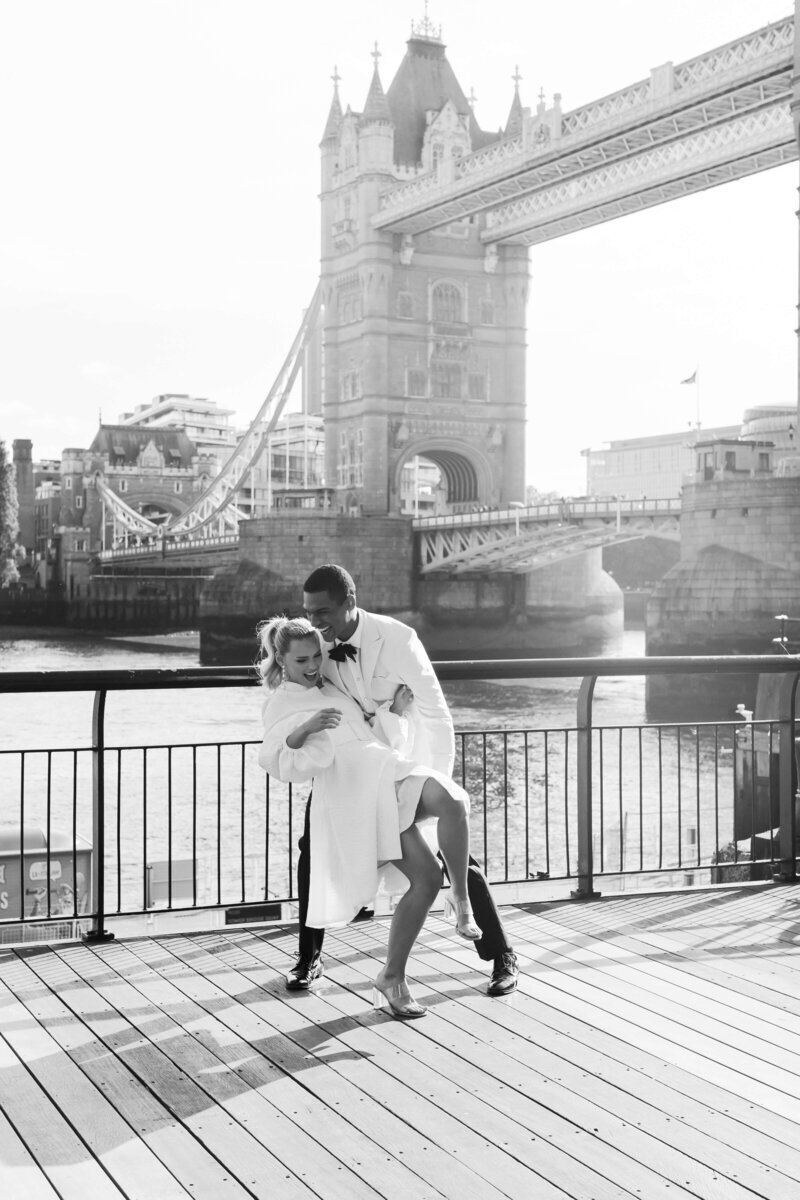 luxury fine art wedding photography workshop in front of the London bridge