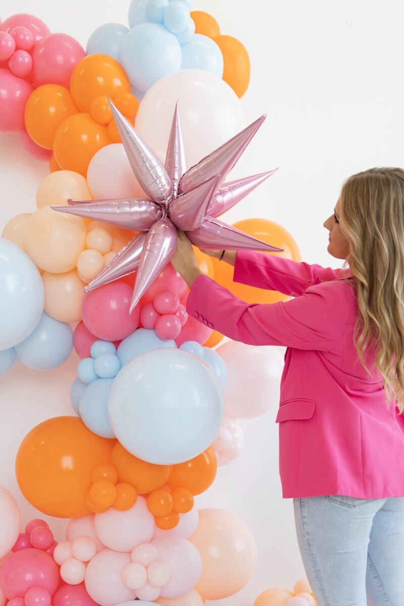 Chicago balloon garland with starburst balloon