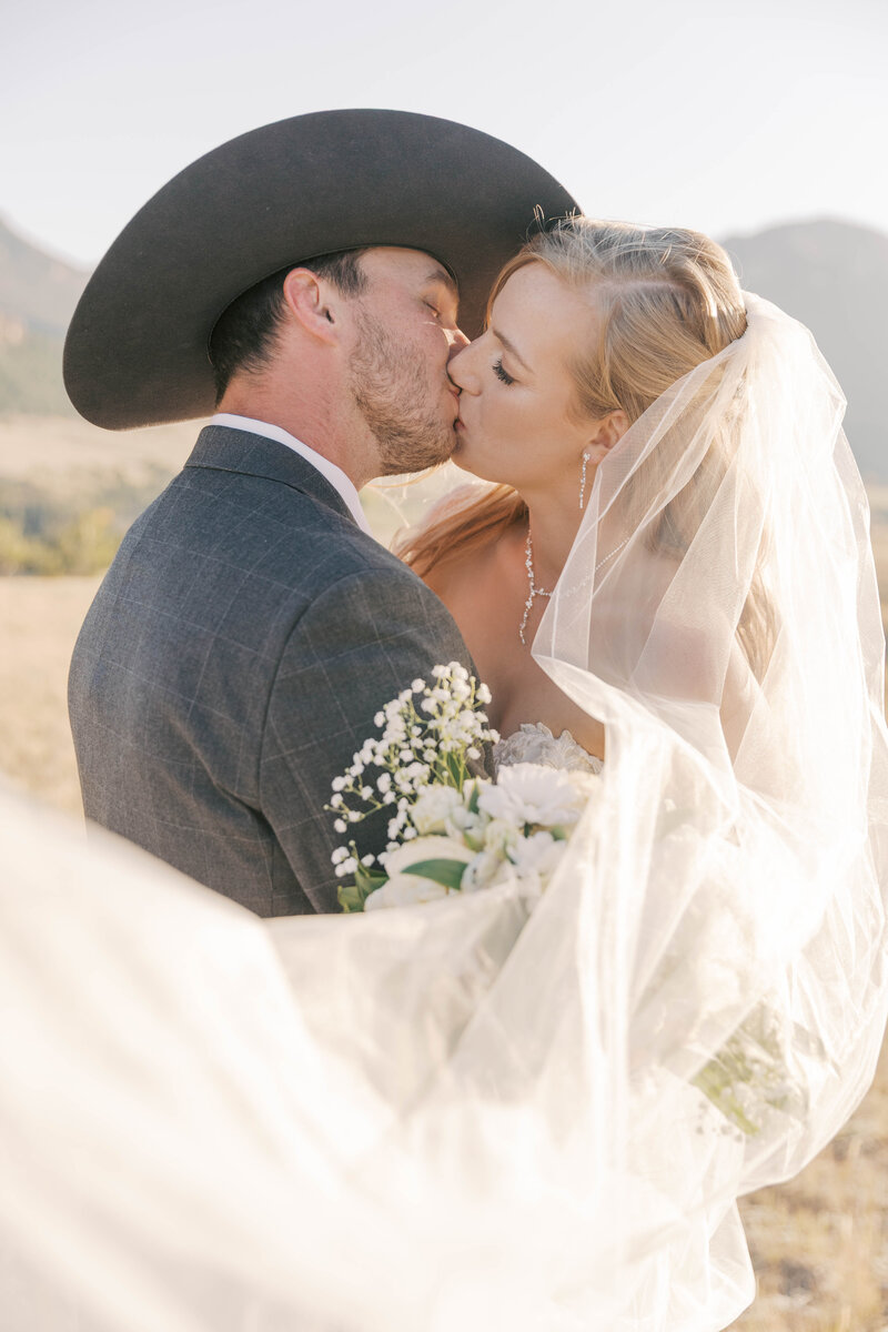 beautiful wedding portraits taken at a vintage estate