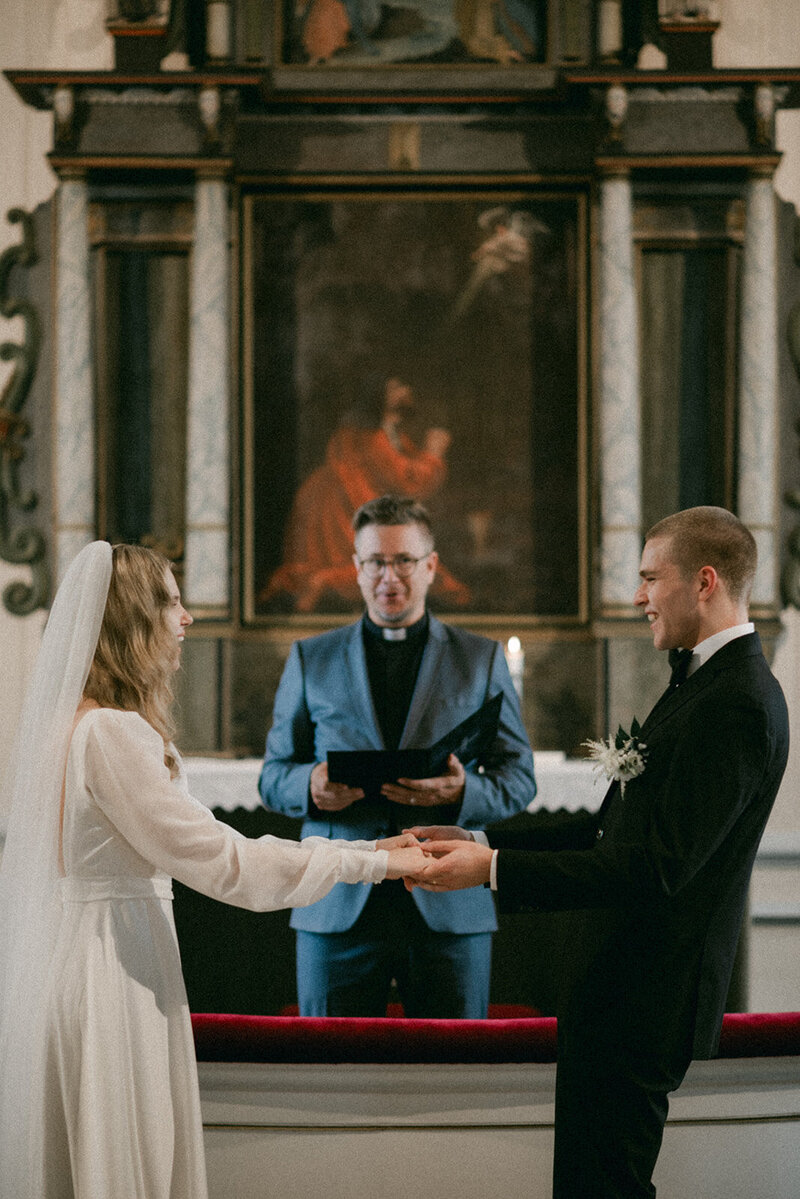 Wedding photograph of an intimate wedding ceremony by photographer Hannika Gabrielsson