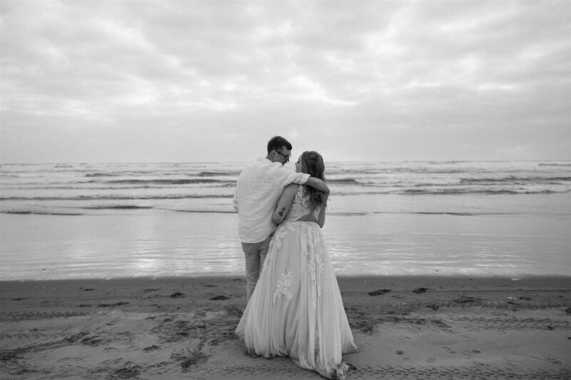 OregonCoastMicroWedding-OregonCoastCouplesPhotos-Portraits-LizzieHillardPhotography-117