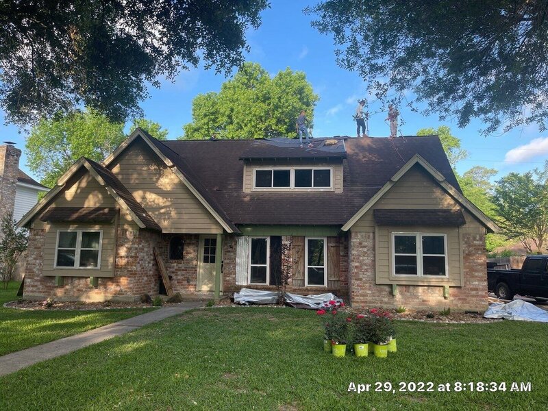 Roofer in Cypress, Texas