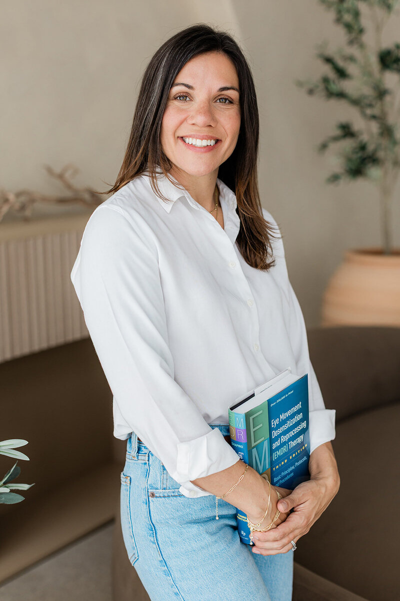 Online individual therapist for adults in Florida, Rhode Island, Maine, Connecticut, Maryland and South Carolina