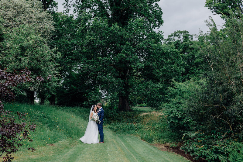 outdoor-ceremony-at-manor-house-in-mount-juliet