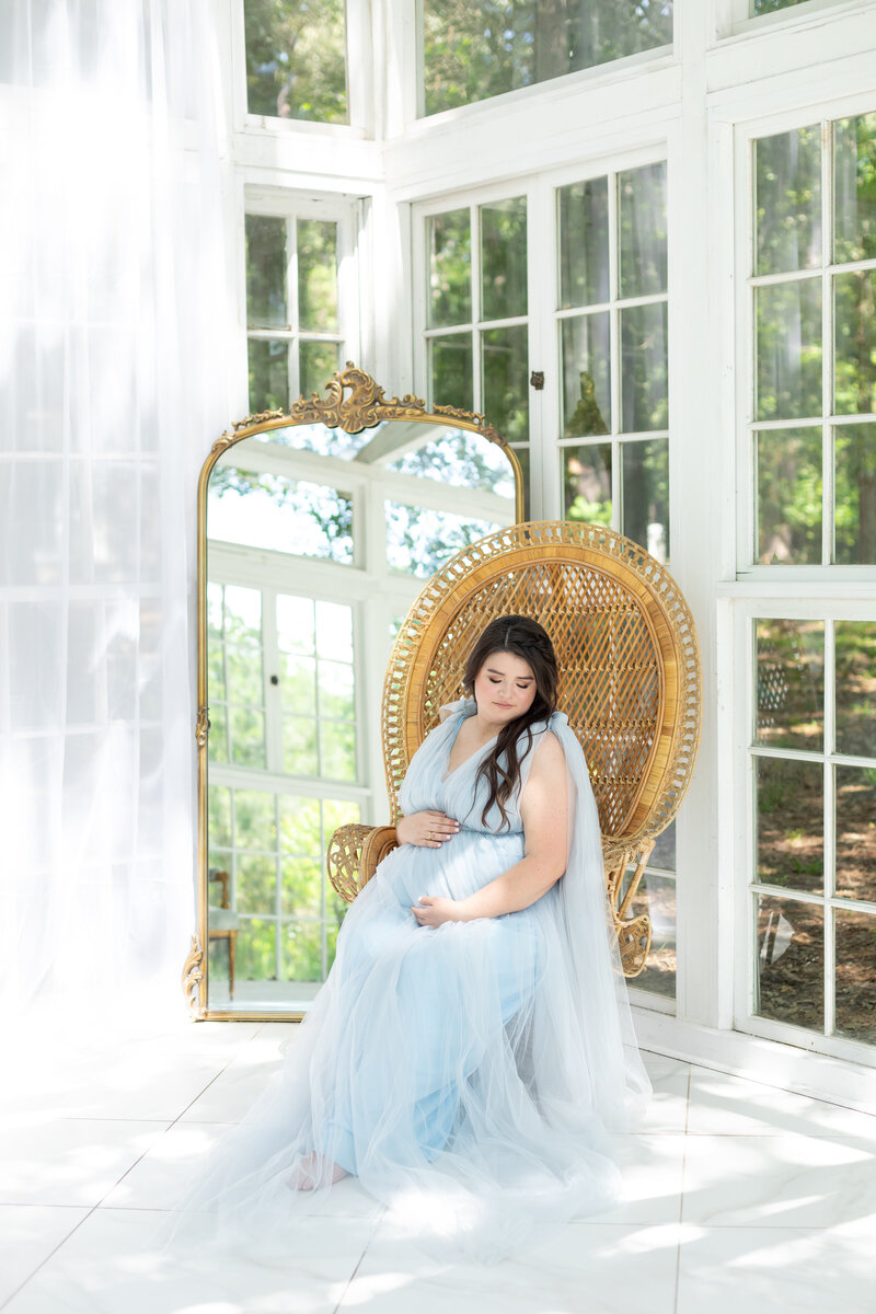 Magnolia maternity portrait session woman with hand on pregnant belly