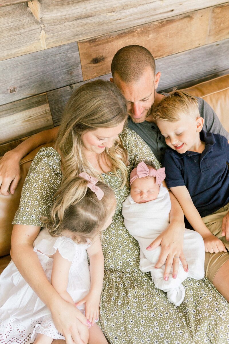 Lyndsey_Rose_Photography_Minnesota_Motherhood_Seniors_Family_Newborn_Photographer_Newborn_Portrait_Gallery1-20