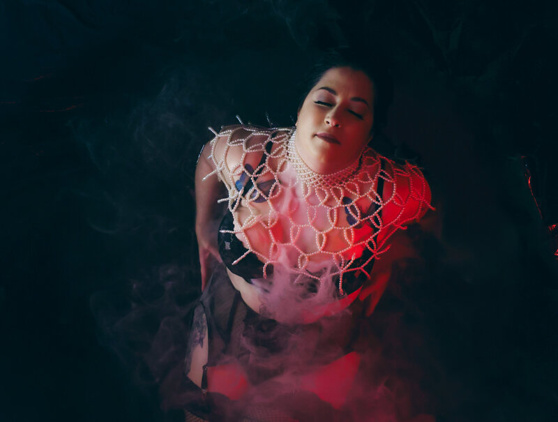 savannah-boudoir-in-the-shower-set-smoke-portrait-01