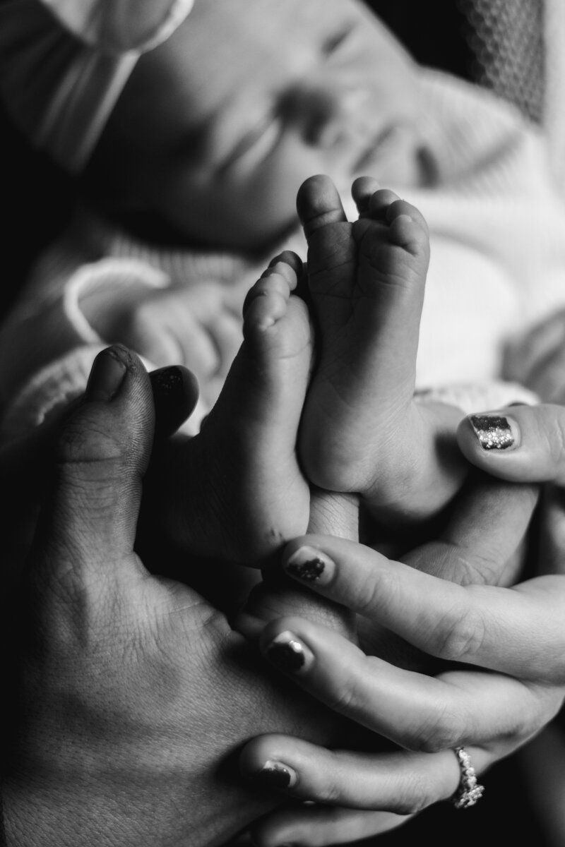 Lifestyle newborn photos done by Sydnie Decou
