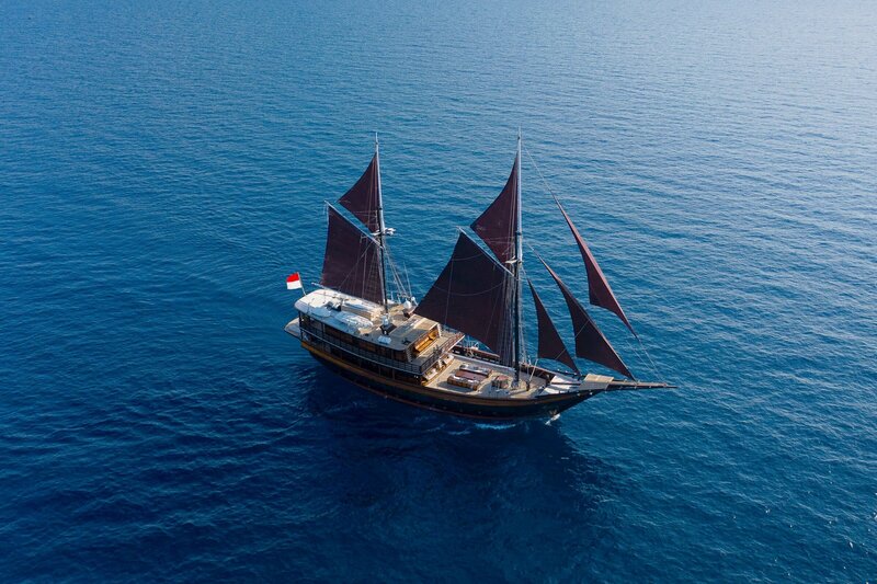 Sailing among Indonesia's spectacular islands on a diving vacation