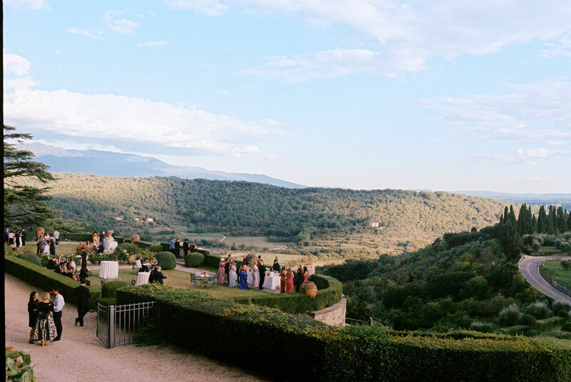 Luxury-Tuscany-Italy-film-wedding-photographer-raphaelle-granger-3